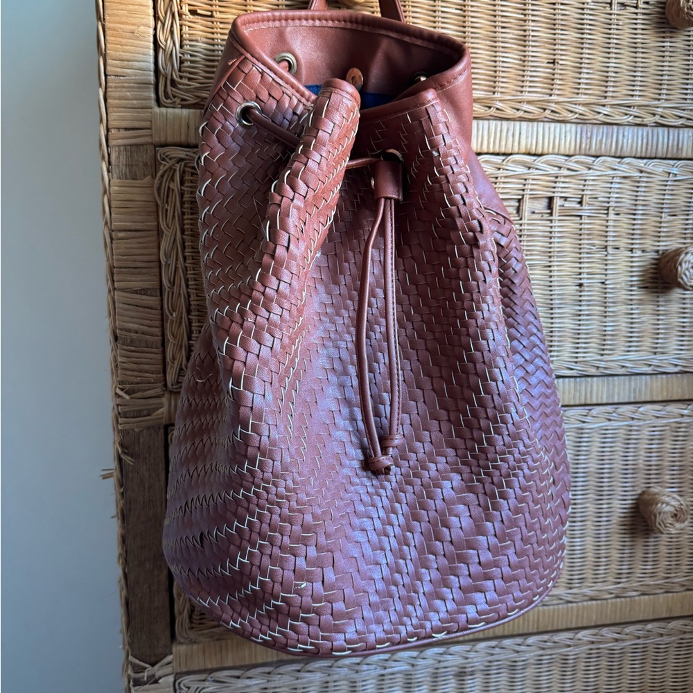 Woven Leather Bucket Bag backpack- Brown